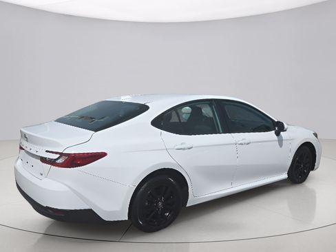 Used 2025 Toyota Camry LE FWD image 3