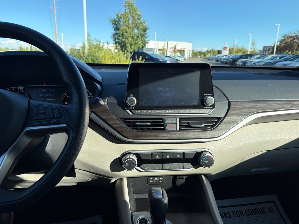 Used 2025 Nissan Altima 2.5 SV FWD image 31