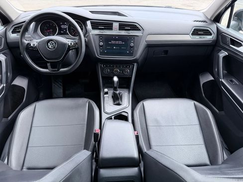 Used 2020 Volkswagen Tiguan SE w/ Panoramic Sunroof Package image 16