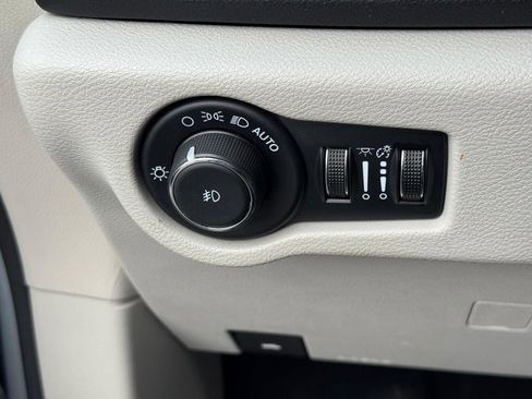 Used 2024 Chrysler Pacifica Touring-L FWD image 20