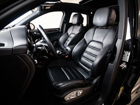 Used 2023 Porsche Macan S AWD/4WD image 5