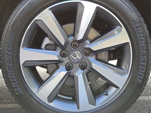 Certified 2024 Honda Pilot Touring image 17