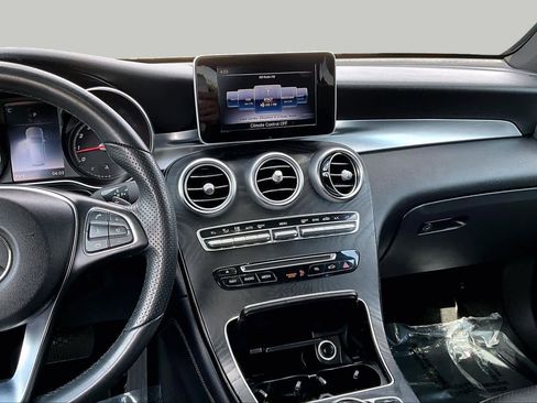Used 2018 Mercedes-Benz GLC 300 4MATIC image 6