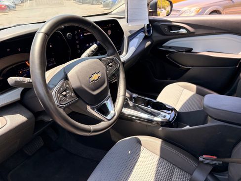 Used 2025 Chevrolet Trax LT w/ Driver Confidence Package FWD image 14