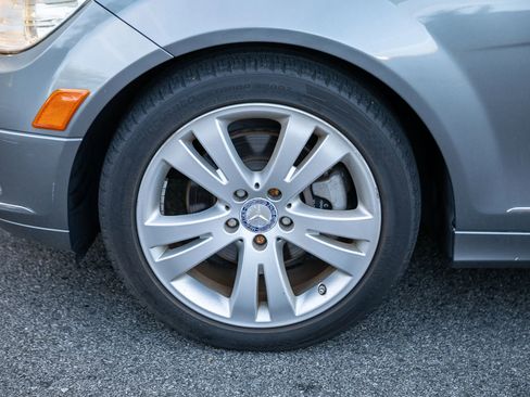 Used 2009 Mercedes-Benz C 300 Sedan image 11