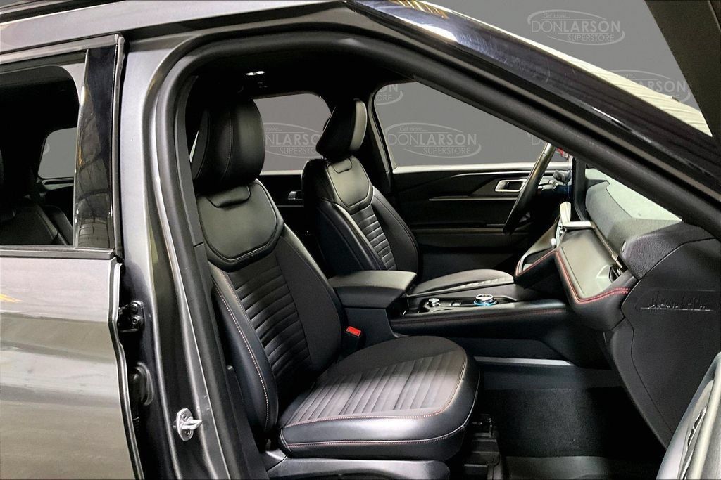 Certified 2025 Ford Explorer ST-Line AWD/4WD image 18