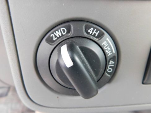 Used 2011 Nissan Frontier SV AWD/4WD image 14