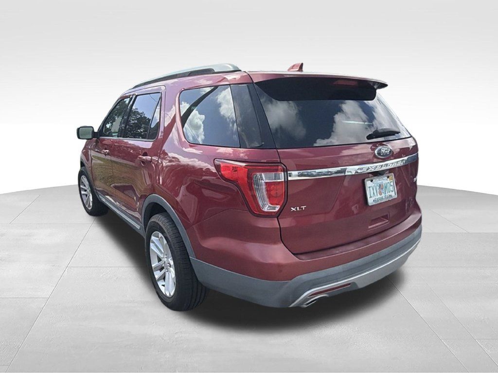 Used 2017 Ford Explorer XLT w/ Equipment Group 201A FWD image 7