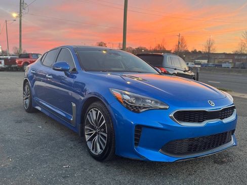 Used 2018 Kia Stinger Premium image 2