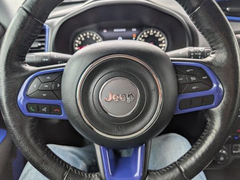 Used 2018 Jeep Renegade Latitude w/ UConnect 8.4 Nav Group image 19