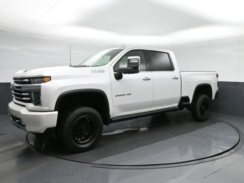 Used 2022 Chevrolet Silverado 2500 High Country w/ Safety Package II image 3