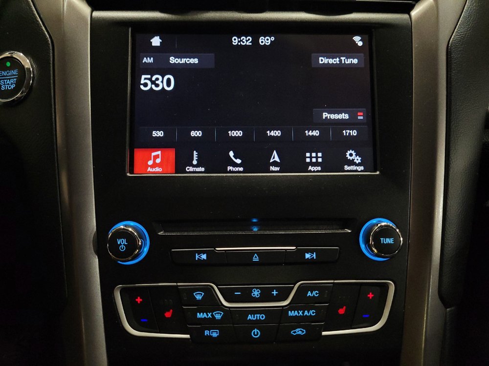 Used 2018 Ford Fusion SE w/ Fusion SE Technology Package FWD image 25