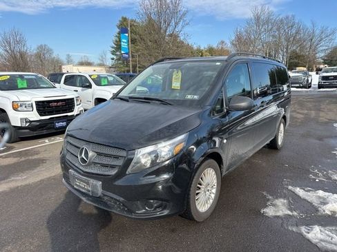 Used 2017 Mercedes-Benz Metris Passenger image 3