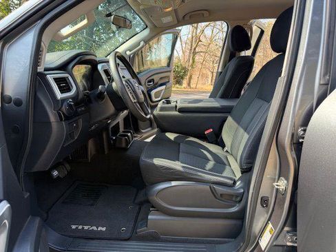 Used 2017 Nissan Titan SV image 7