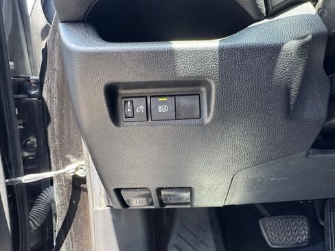 Used 2021 Toyota RAV4 LE FWD image 24