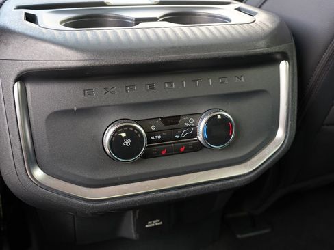 Used 2025 Ford Expedition Max Platinum AWD/4WD image 27