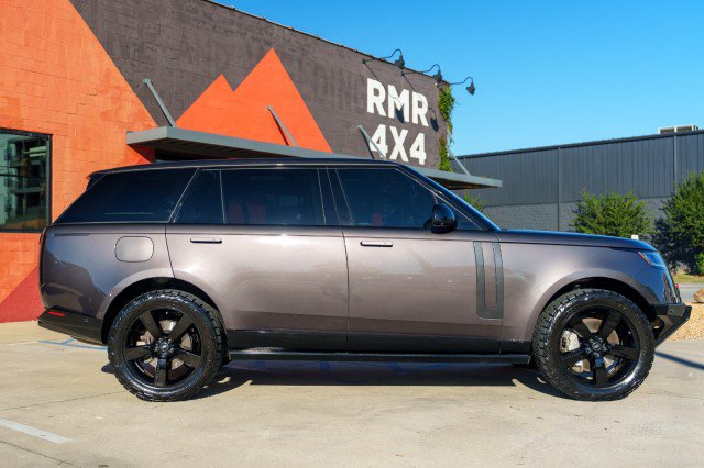 Used 2023 Land Rover Range Rover Long Wheelbase SE AWD/4WD image 4