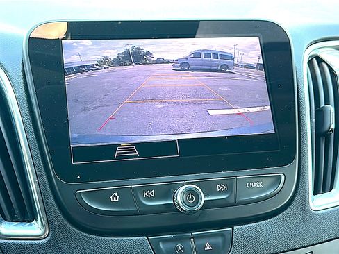 Used 2021 Chevrolet Malibu LT FWD image 31