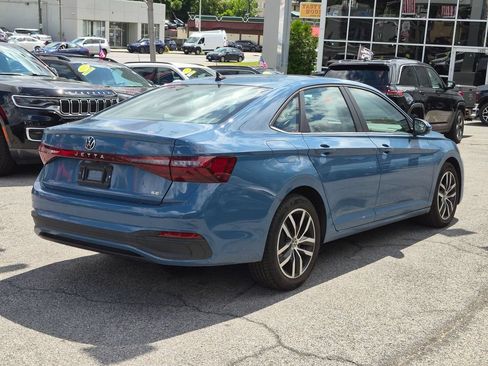 Used 2025 Volkswagen Jetta SE FWD image 6
