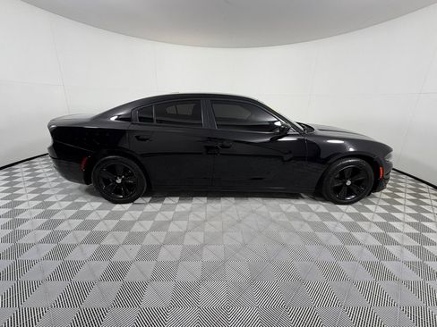 Used 2018 Dodge Charger SXT Plus RWD image 4