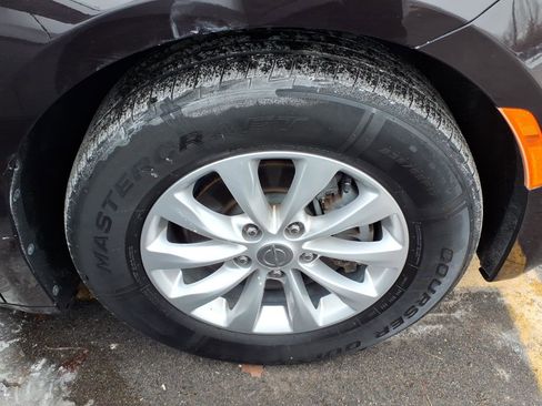 Used 2018 Chrysler Pacifica Touring-L Plus image 31