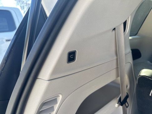 Used 2024 Chrysler Pacifica Touring-L FWD image 49