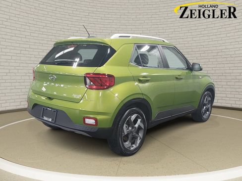 Certified 2024 Hyundai Venue SEL FWD image 5