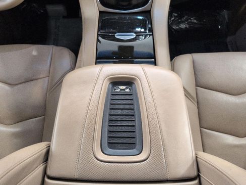 Used 2019 Cadillac Escalade ESV Platinum AWD/4WD image 17