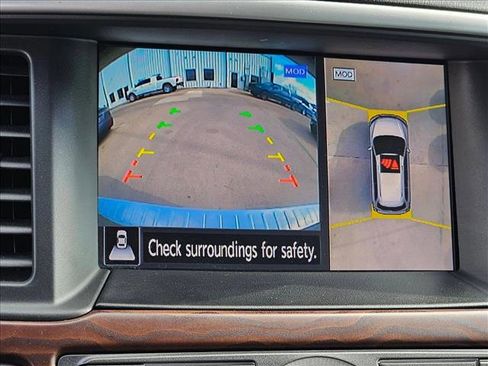 Used 2018 Nissan Pathfinder Platinum image 18