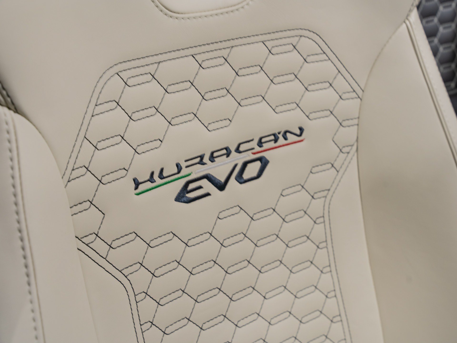Used 2024 Lamborghini Huracan EVO AWD/4WD image 54