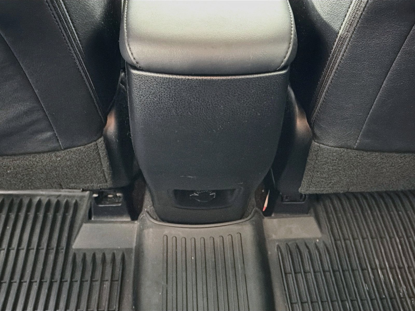 Used 2018 Toyota RAV4 SE w/ Advanced Technology Package AWD/4WD image 28