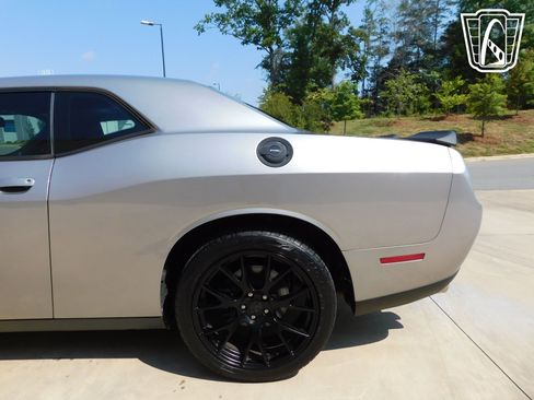 Used 2015 Dodge Challenger SXT w/ Driver Convenience Group RWD image 16