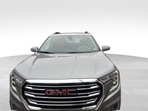 Used 2023 GMC Terrain SLE w/ Driver Convenience Package image 2