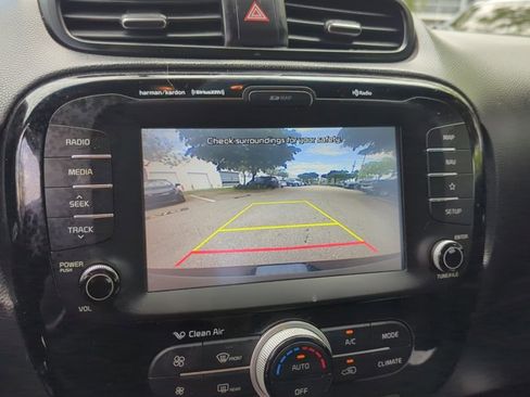 Used 2018 Kia Soul + FWD image 19