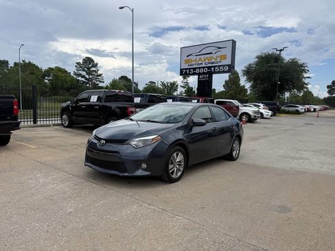 Used 2015 Toyota Corolla LE FWD image 3