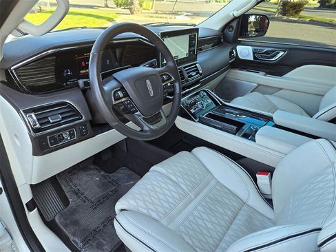 Used 2022 Lincoln Navigator L Black Label image 9