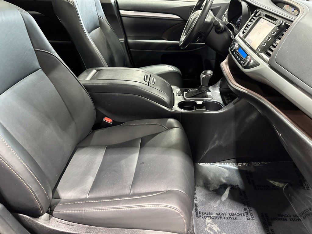 Used 2019 Toyota Highlander XLE AWD/4WD image 19