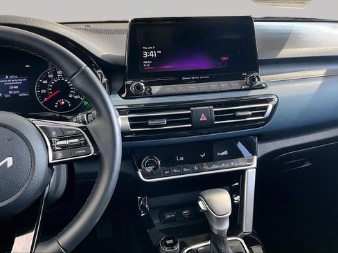 Used 2023 Kia Seltos S w/ Navigation Package FWD image 7