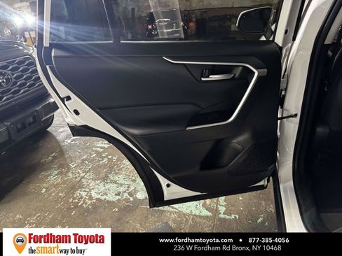 Used 2025 Toyota RAV4 XLE AWD/4WD image 11
