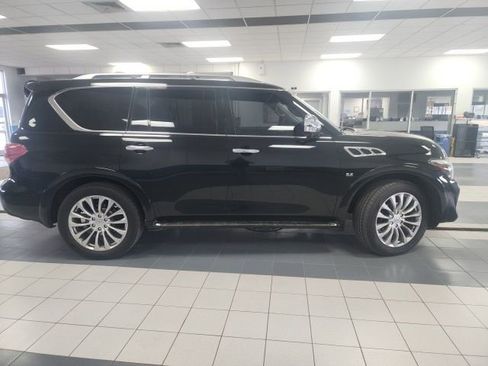 Used 2016 INFINITI QX80 4WD w/ Deluxe Technology Package image 2