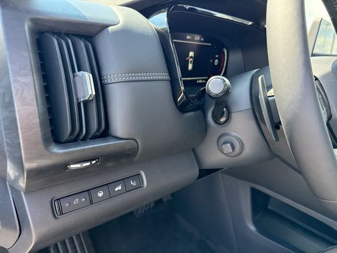 New 2026 Nissan Pathfinder Platinum AWD/4WD image 14