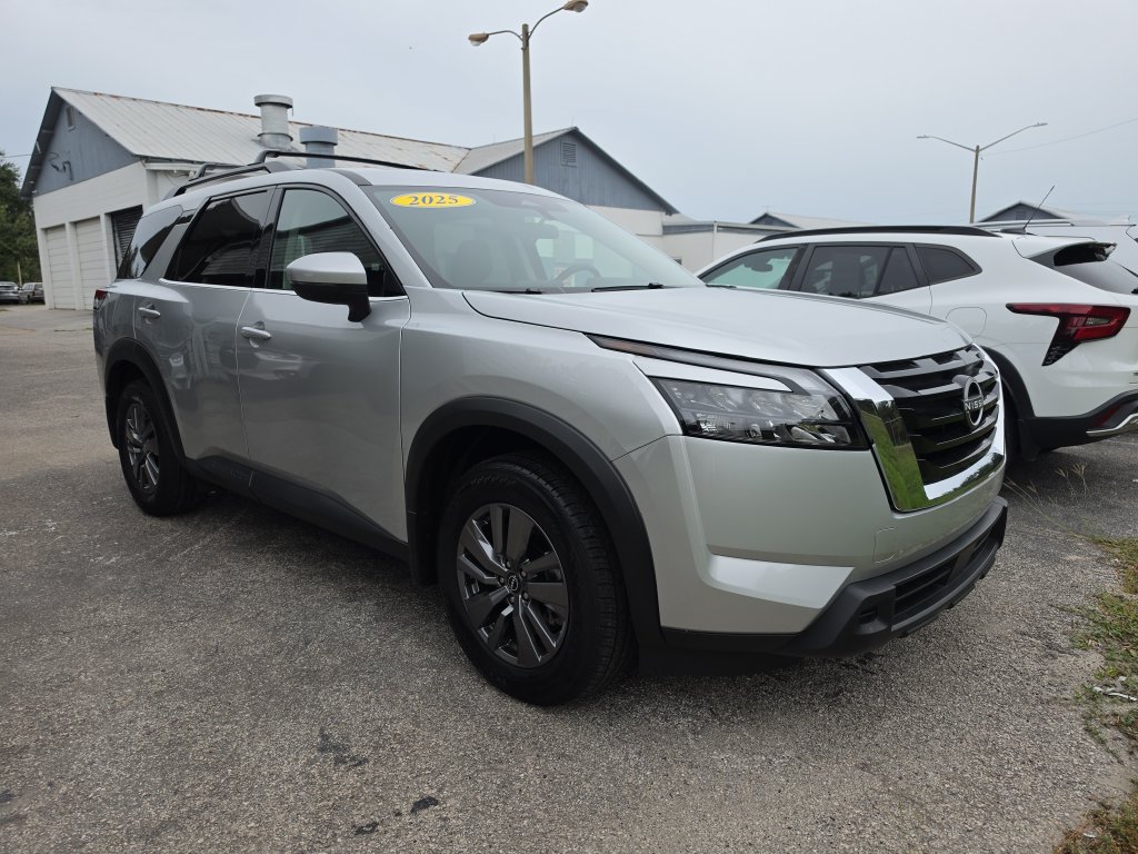Used 2025 Nissan Pathfinder SV w/ SV Premium Package FWD image 1