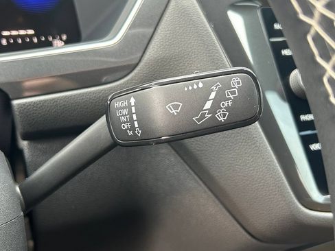 Certified 2023 Volkswagen Tiguan SE FWD image 17