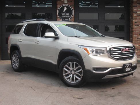 Used 2017 GMC Acadia SLE AWD/4WD image 1