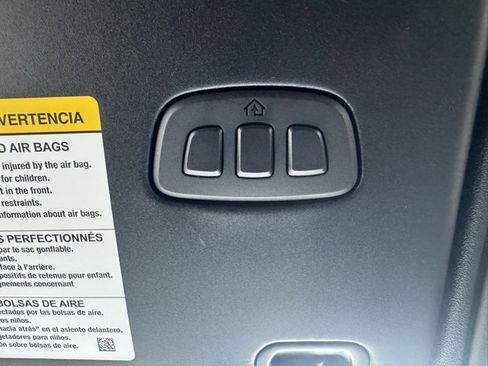 Used 2025 Ford Bronco Badlands image 27