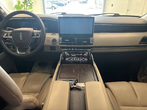 Certified 2023 Lincoln Navigator Reserve AWD/4WD image 8