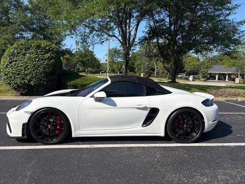 Used 2020 Porsche 718 Boxster Spyder RWD image 2