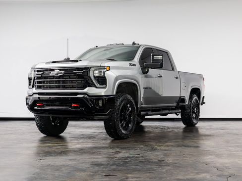 Used 2025 Chevrolet Silverado 3500 LT w/ Trail Boss Package AWD/4WD image 7