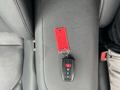 Used 2021 Toyota Camry XLE FWD image 34