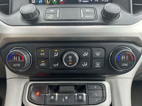 Used 2023 GMC Acadia SLT image 29